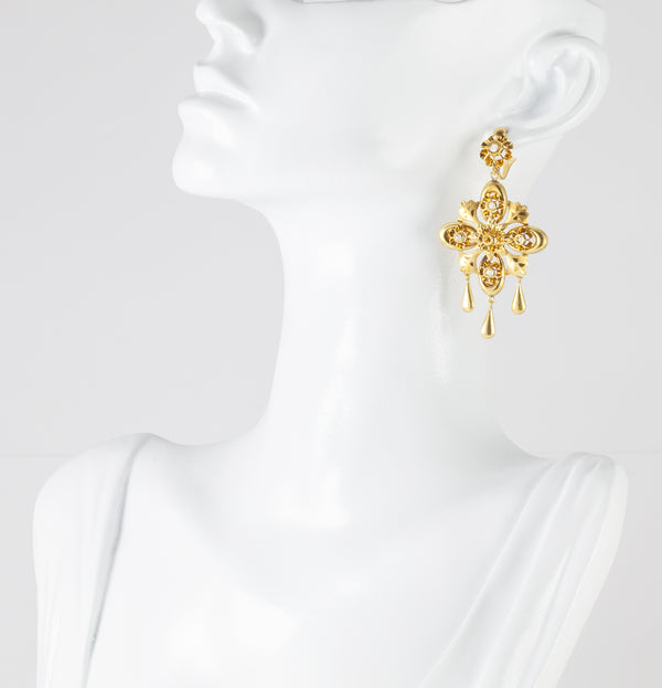 Pendientes antiguos en oro amarillo 18k y zafiros blancos