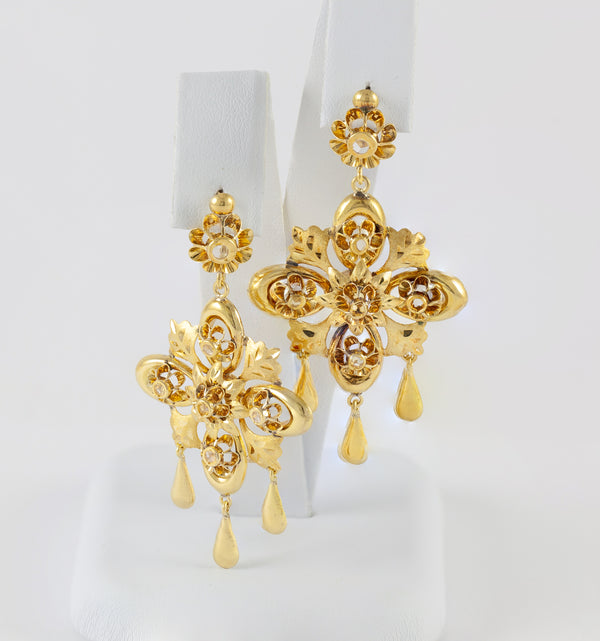 Pendientes antiguos en oro amarillo 18k y zafiros blancos