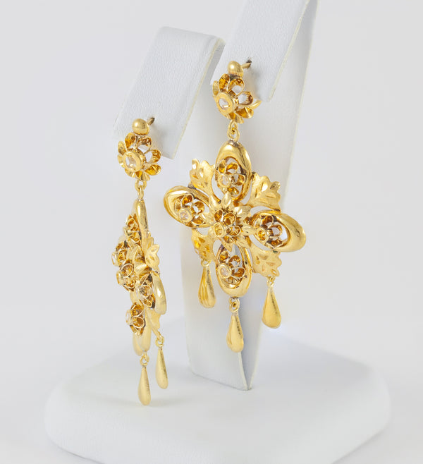 Pendientes antiguos en oro amarillo 18k y zafiros blancos