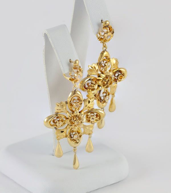 Pendientes antiguos en oro amarillo 18k y zafiros blancos