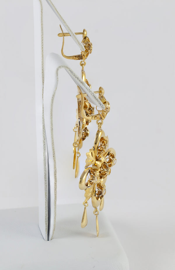 Pendientes antiguos en oro amarillo 18k y zafiros blancos