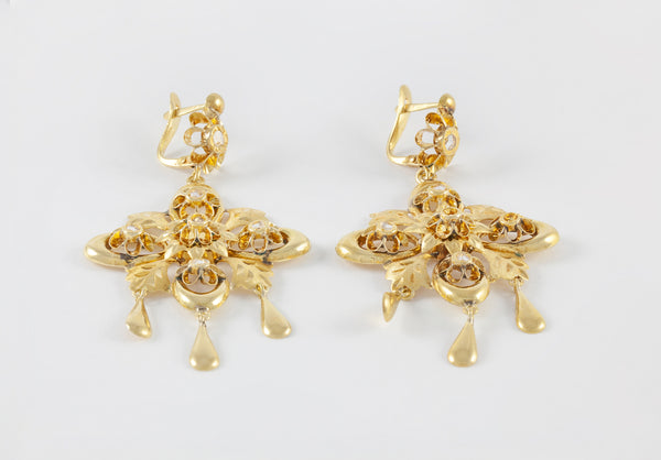 Pendientes antiguos en oro amarillo 18k y zafiros blancos