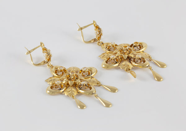 Pendientes antiguos en oro amarillo 18k y zafiros blancos