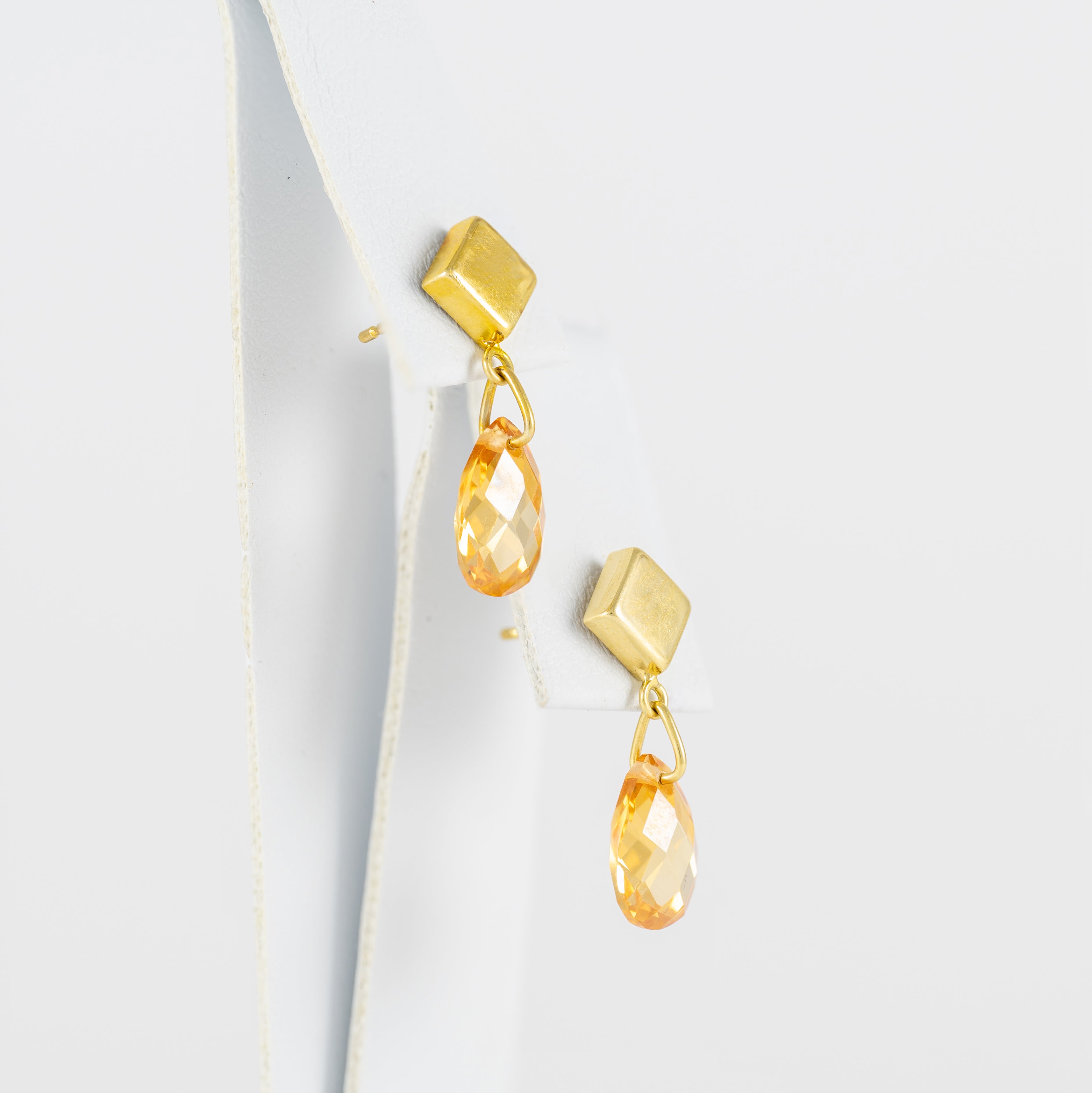 Pendientes en oro amarillo 18k y cuarzos