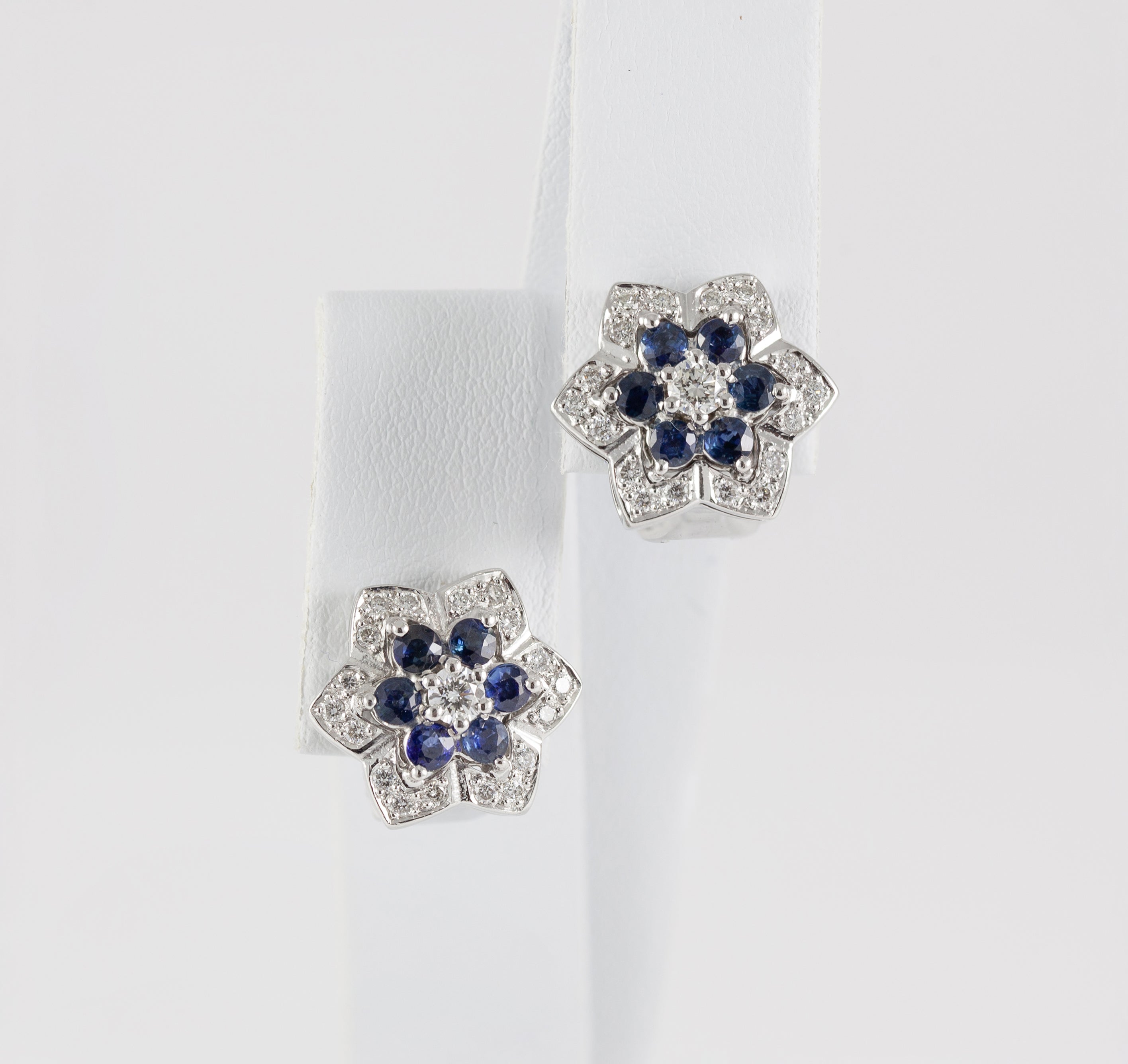 Pendientes en oro blanco 18k con brillantes y zafiros
