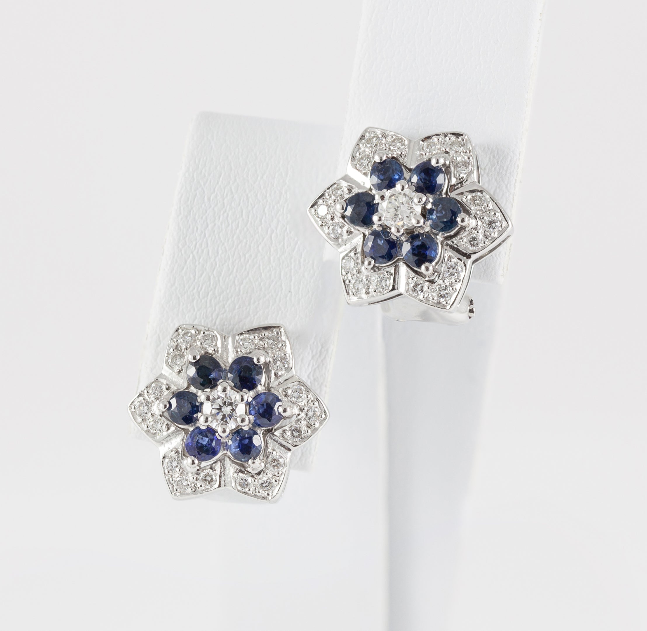 Pendientes en oro blanco 18k con brillantes y zafiros