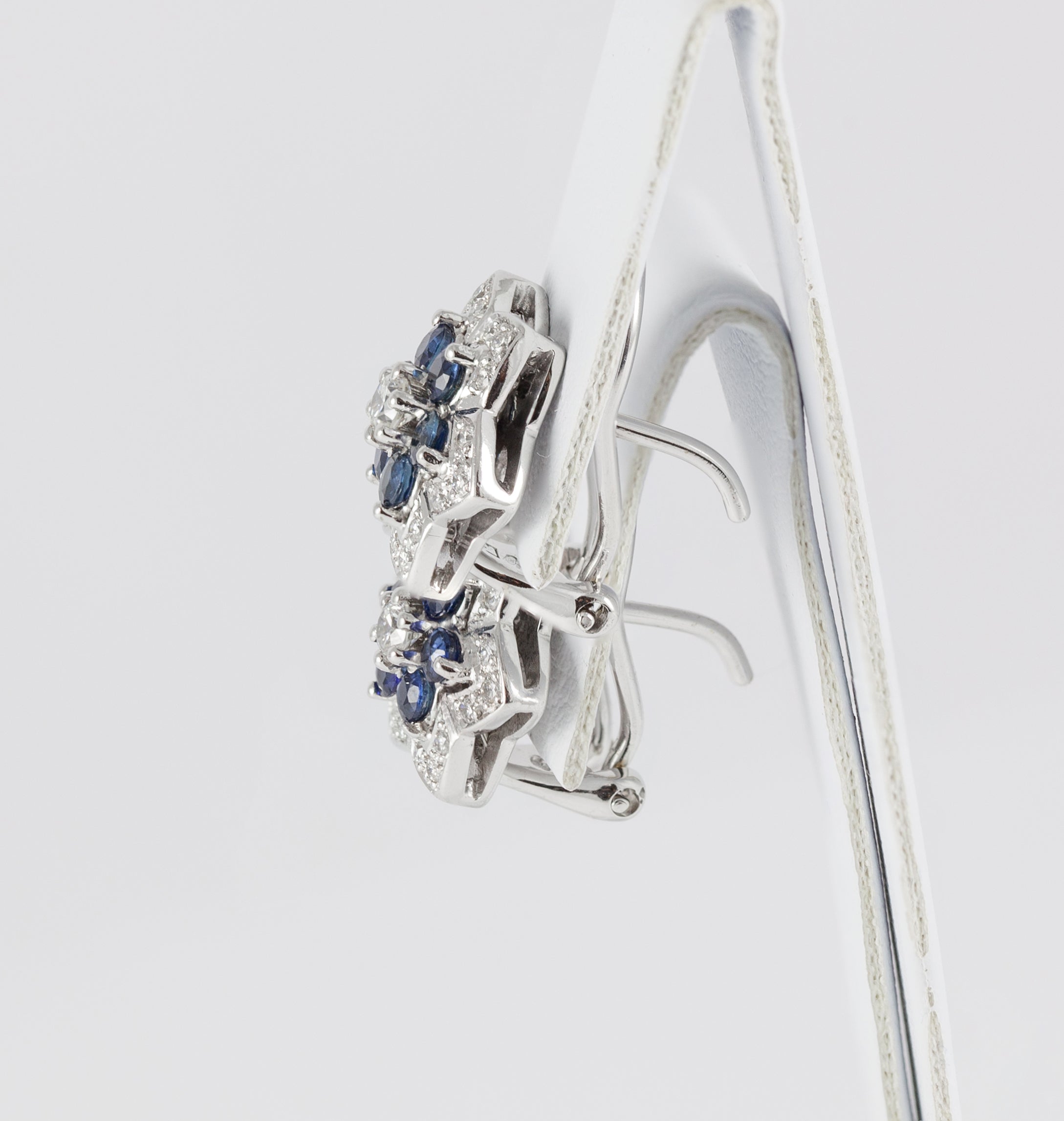 Pendientes en oro blanco 18k con brillantes y zafiros