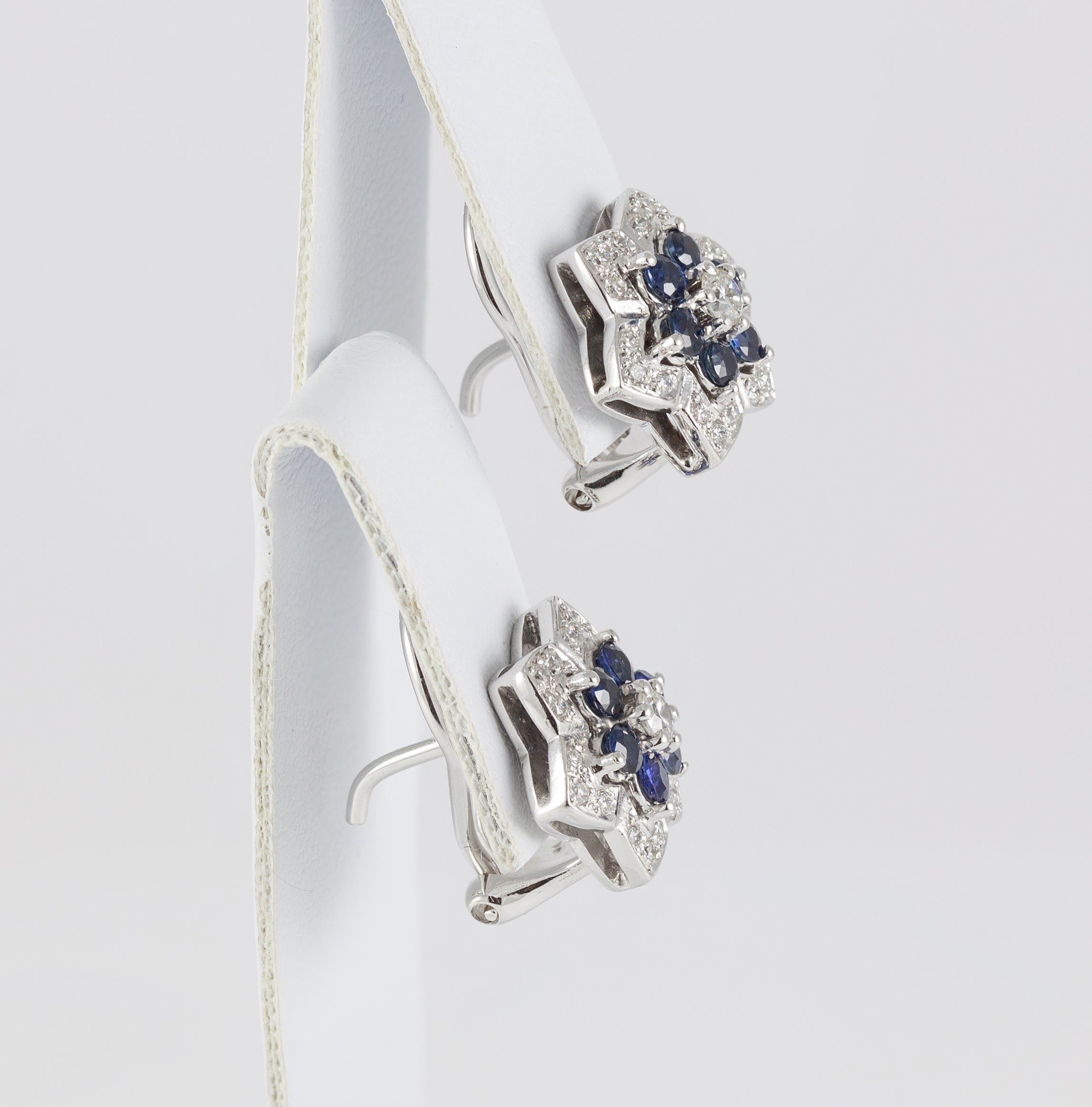 Pendientes en oro blanco 18k con brillantes y zafiros