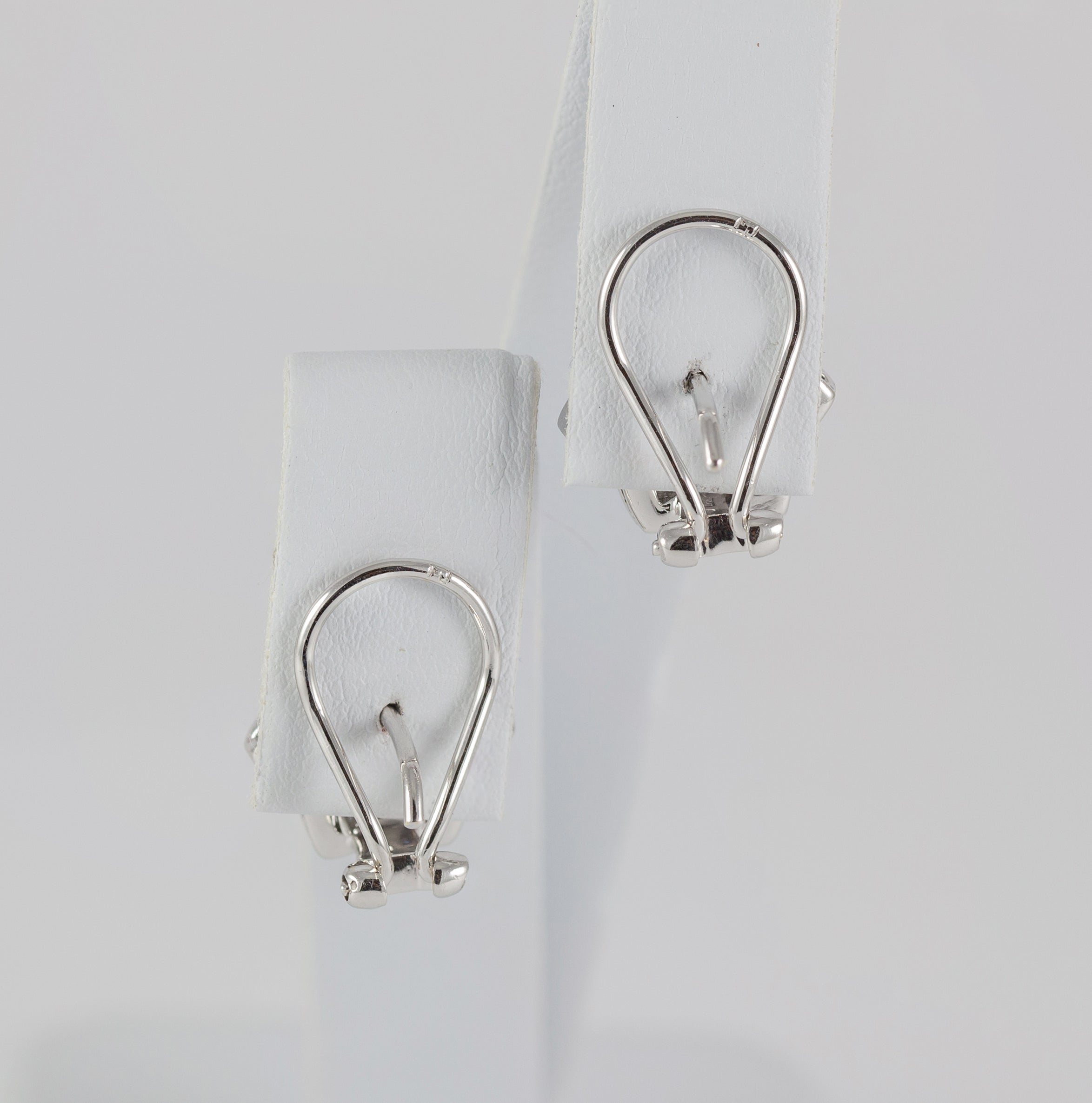 Pendientes en oro blanco 18k con brillantes y zafiros