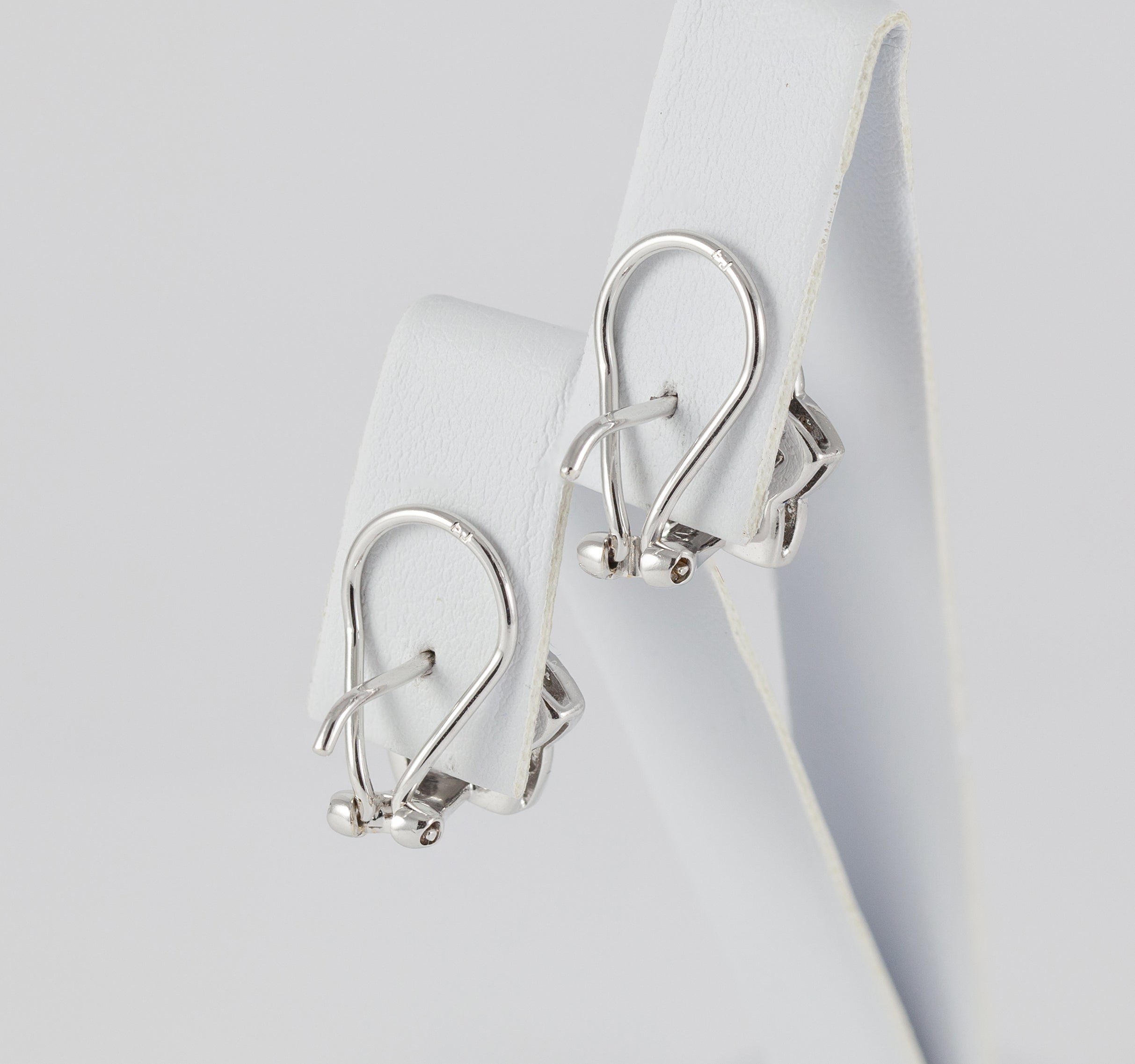 Pendientes en oro blanco 18k con brillantes y zafiros