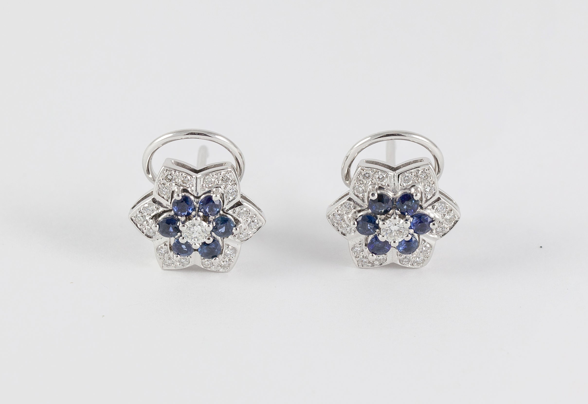 Pendientes en oro blanco 18k con brillantes y zafiros
