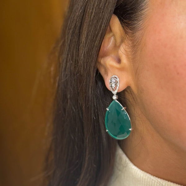 Pendientes en oro blanco 18k con diamantes y piedra verde