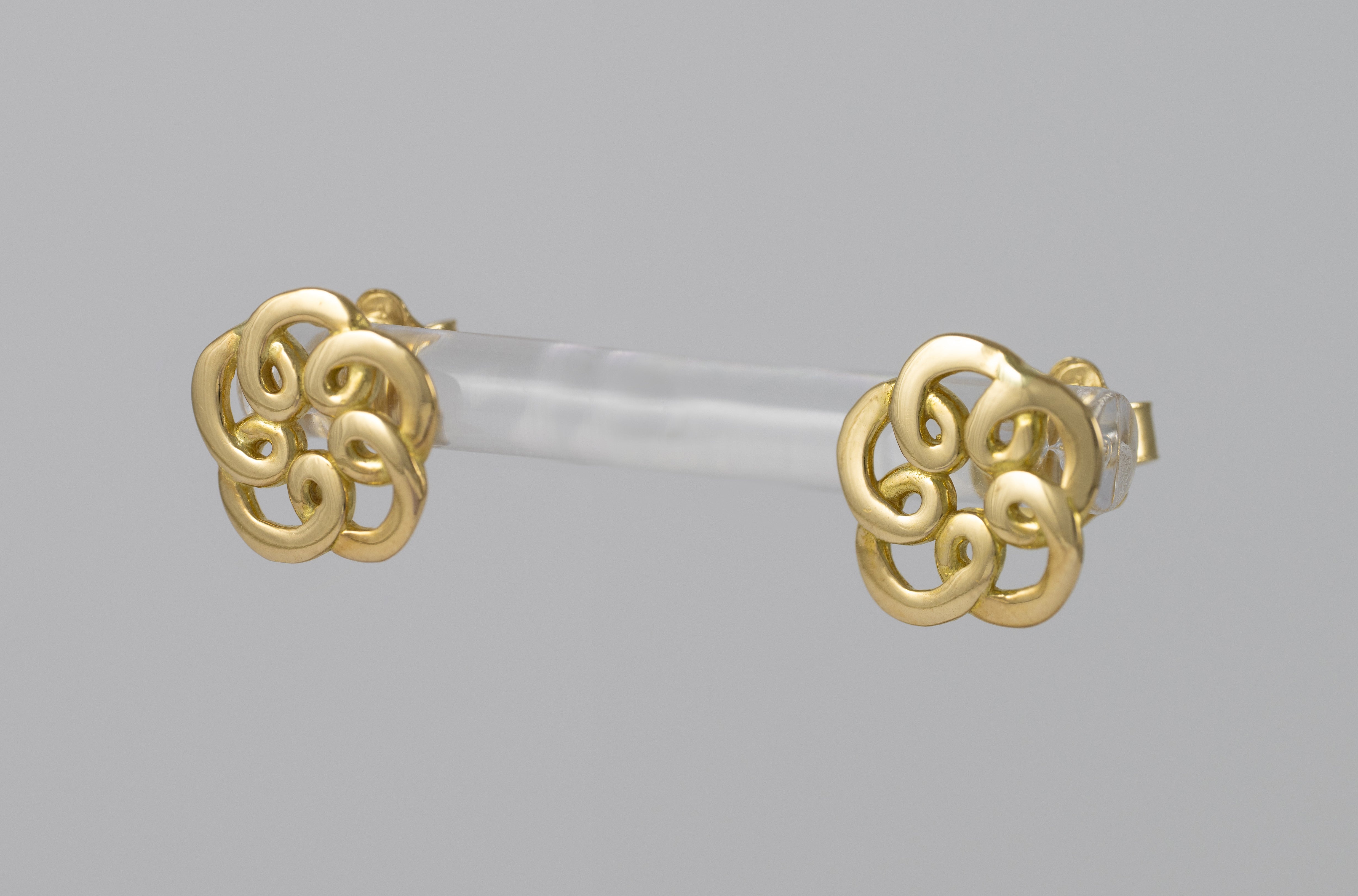 Pendientes Tous Flor en oro amarillo 18k