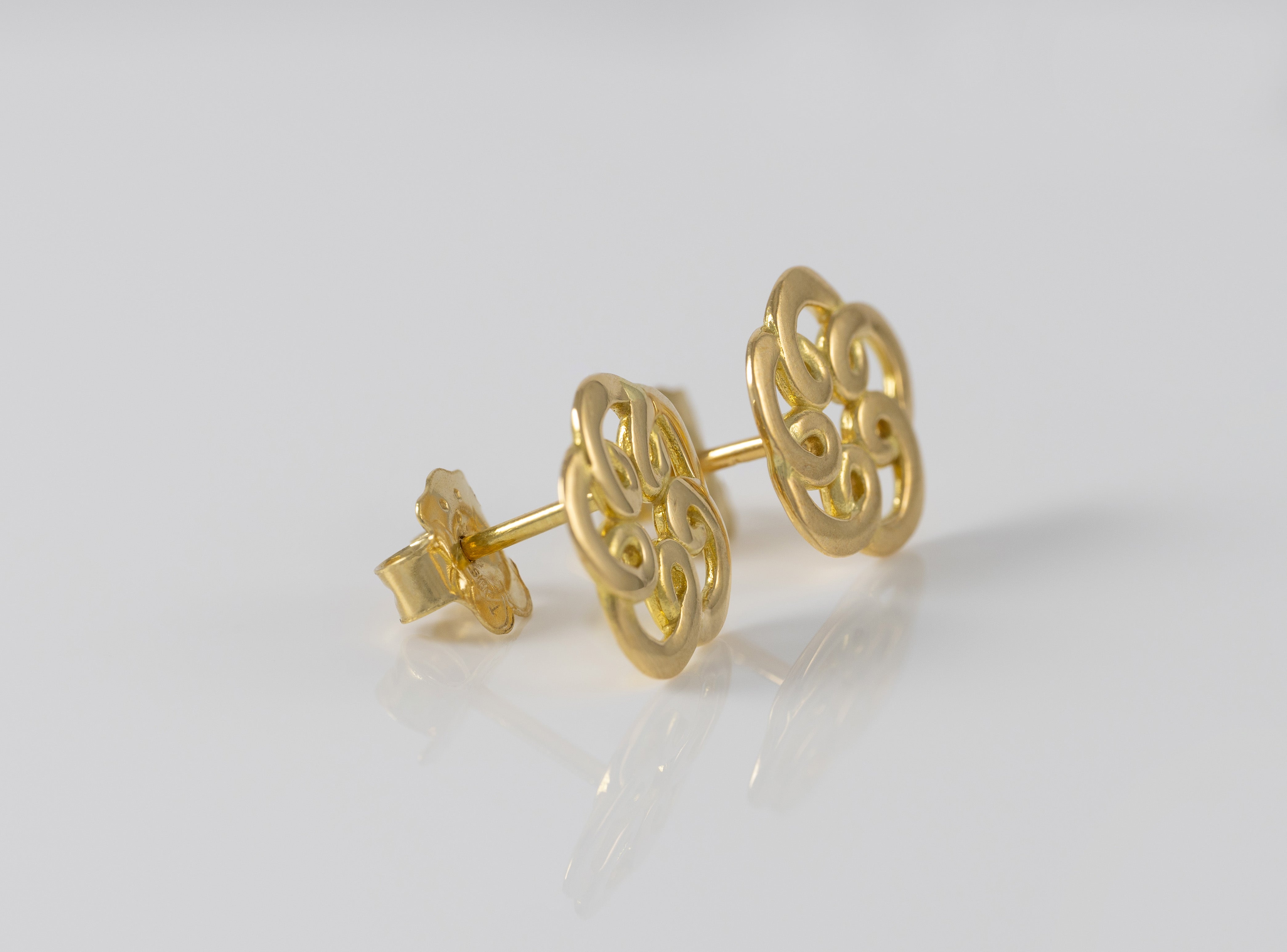 Pendientes Tous Flor en oro amarillo 18k
