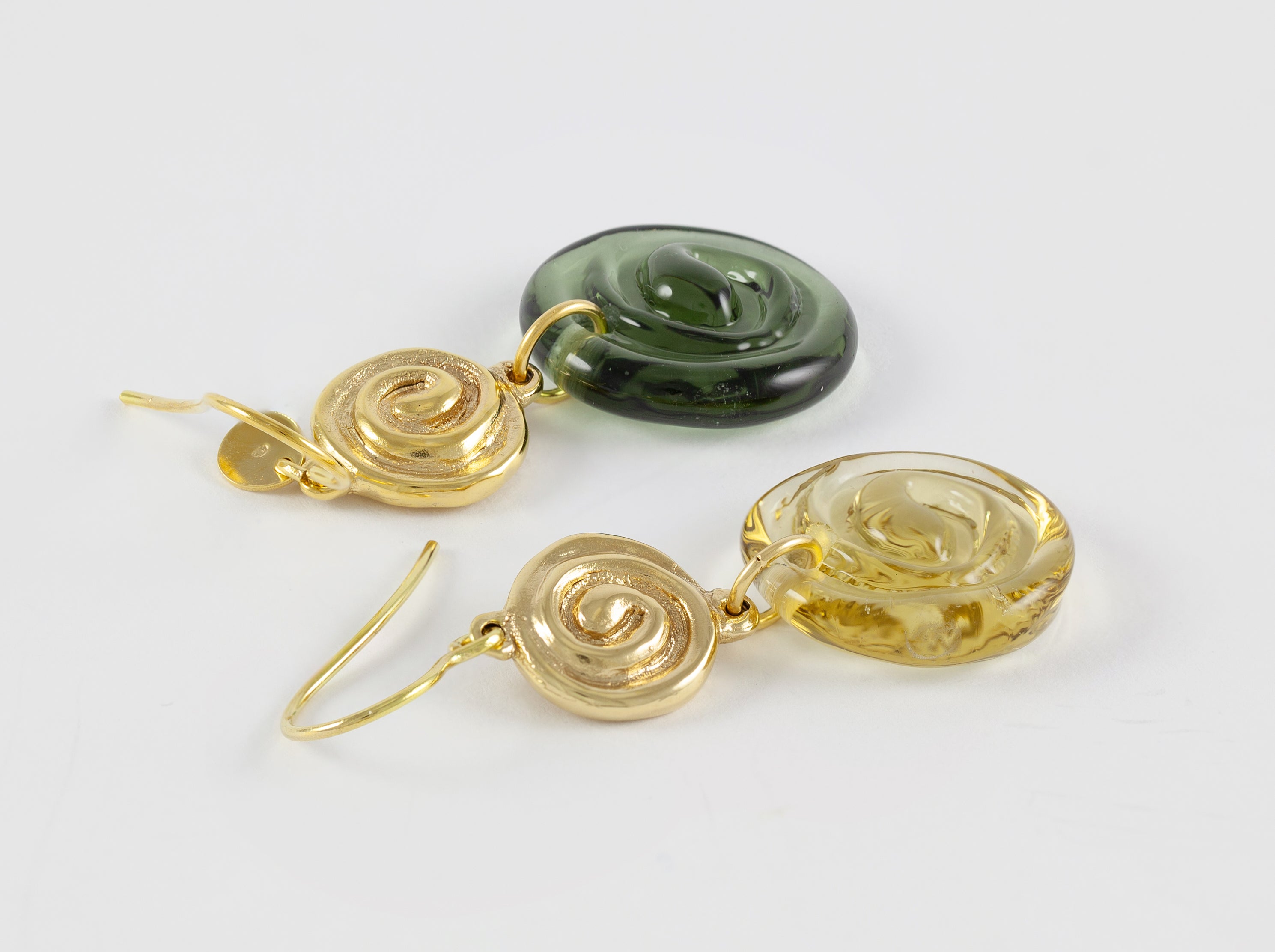 Pendientes Tous en oro amarillo 18k con cristal Eugenia by Tous Iluminada