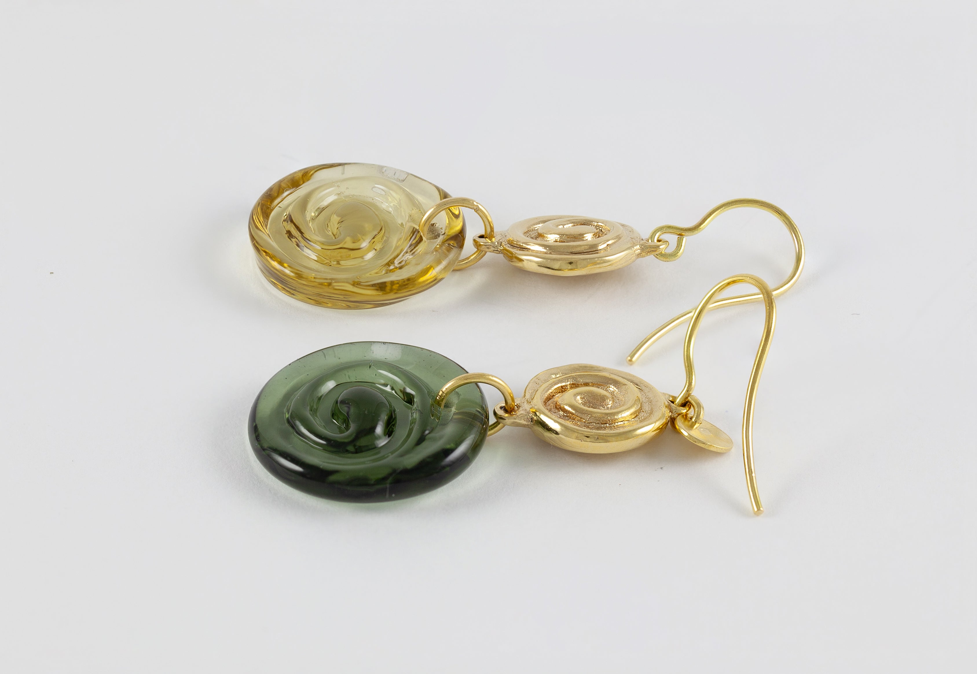 Pendientes Tous en oro amarillo 18k con cristal Eugenia by Tous Iluminada