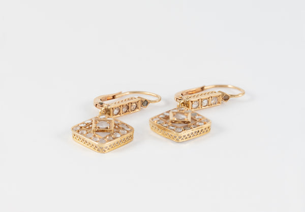 Pendientes antiguos en oro amarillo 18k y zafiros blancos