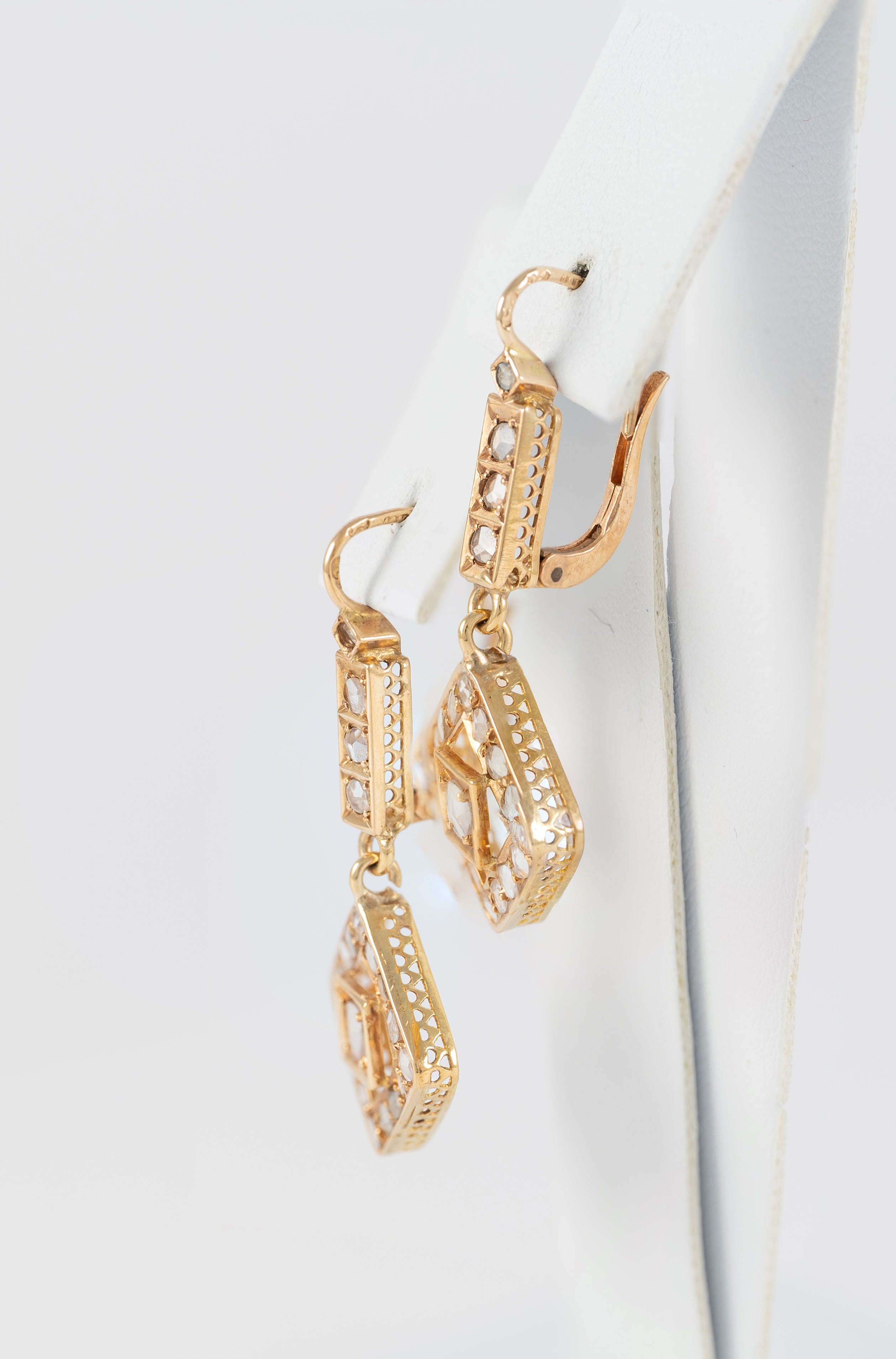 Pendientes antiguos en oro amarillo 18k y zafiros blancos