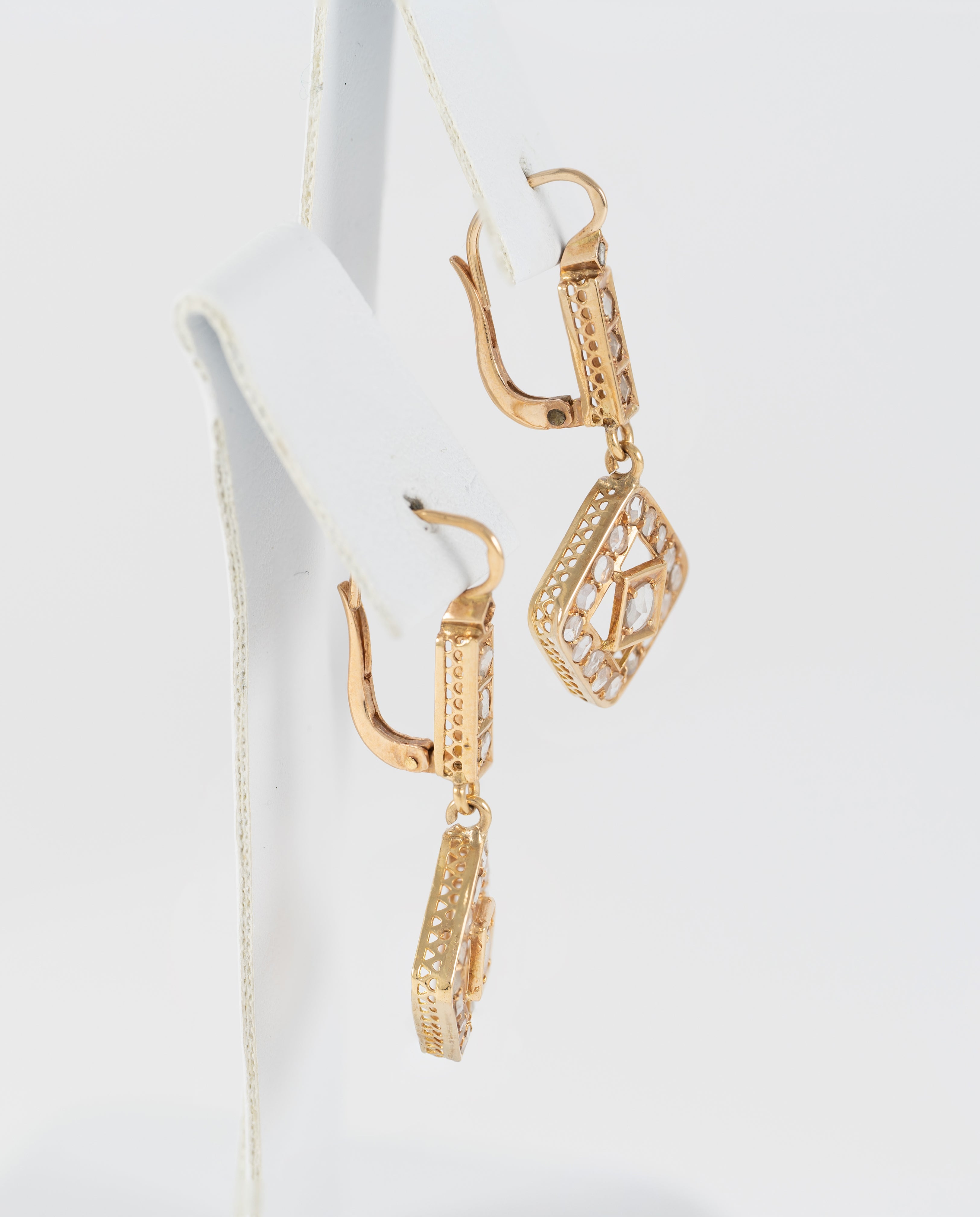 Pendientes antiguos en oro amarillo 18k y zafiros blancos