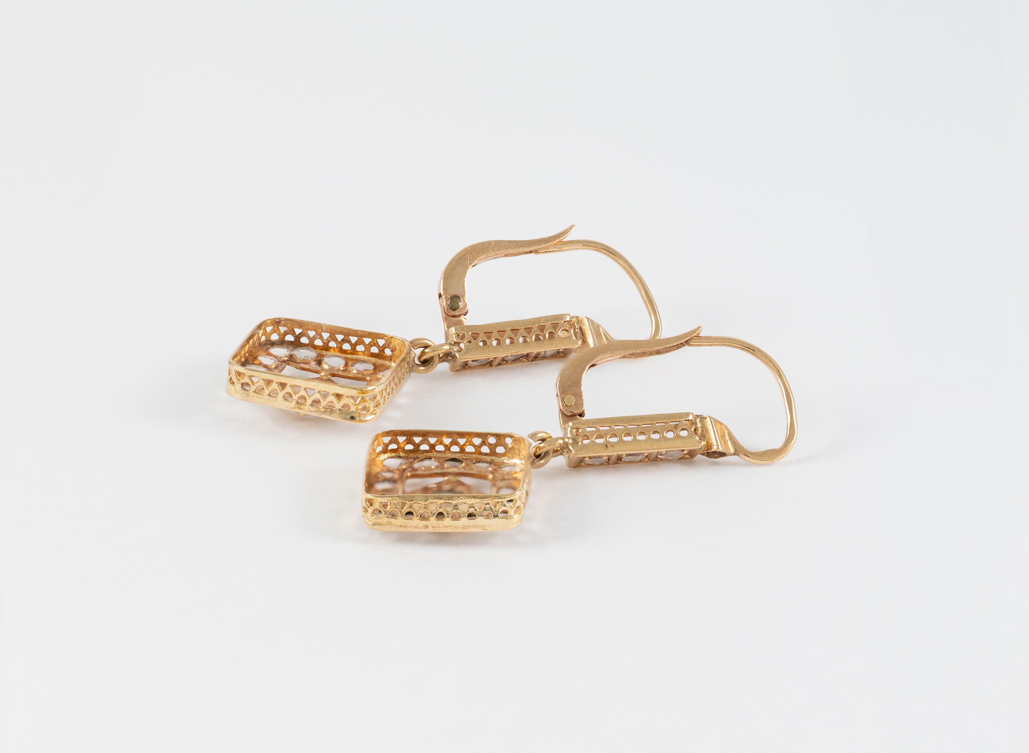 Pendientes antiguos en oro amarillo 18k y zafiros blancos