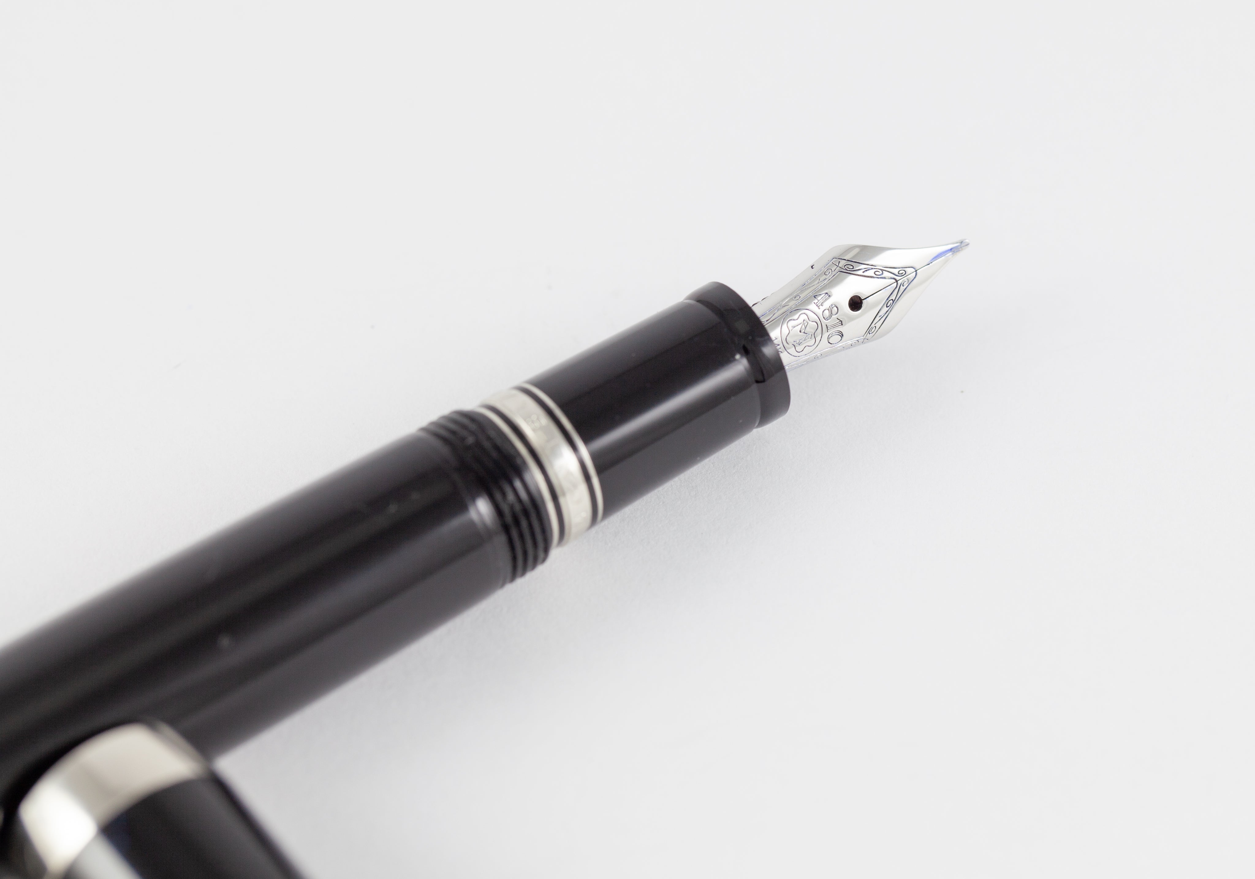 Montblanc Boheme Noir Fountain Pen 14K Gold Nib