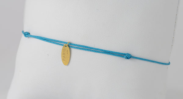 Pulsera La Mome Bijou hilo azul y letras colgantes de oro amarillo 18k