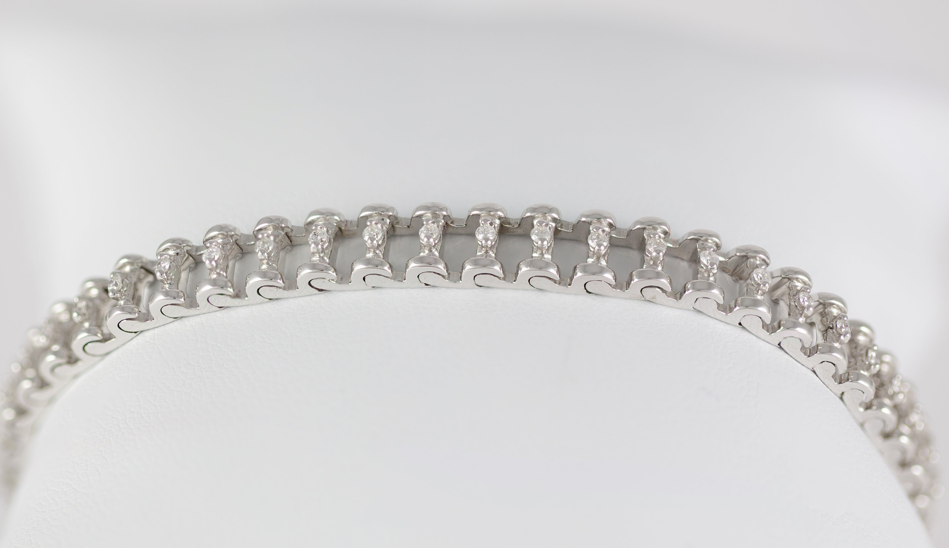 Pulsera en oro blanco 18k y brillantes