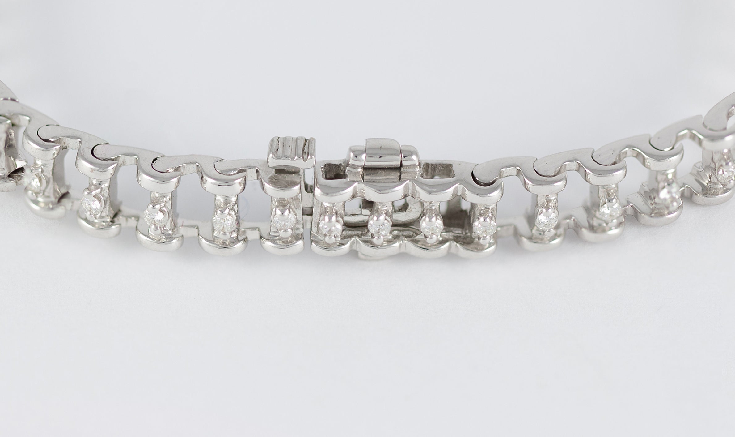 Pulsera en oro blanco 18k y brillantes