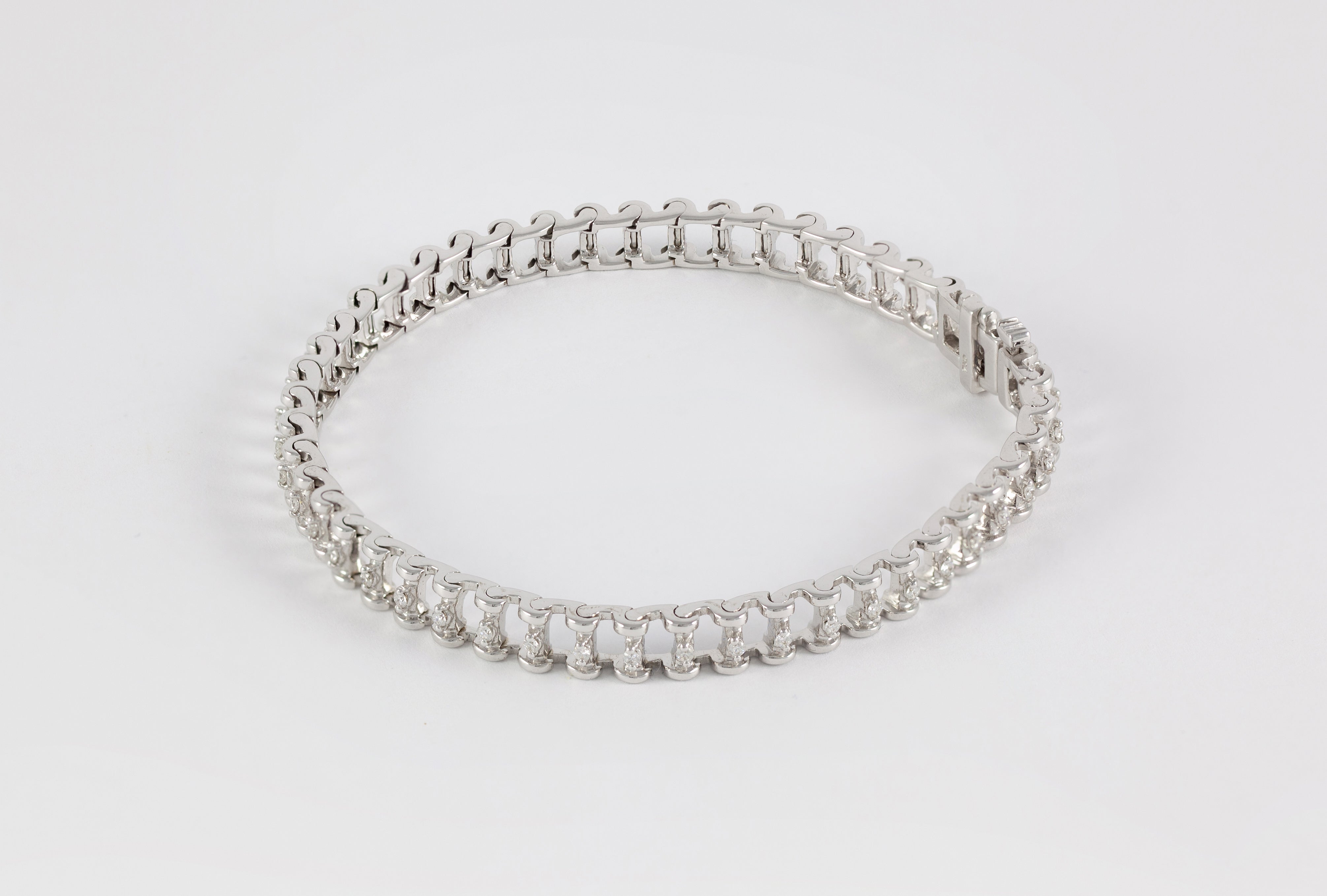 Pulsera en oro blanco 18k y brillantes