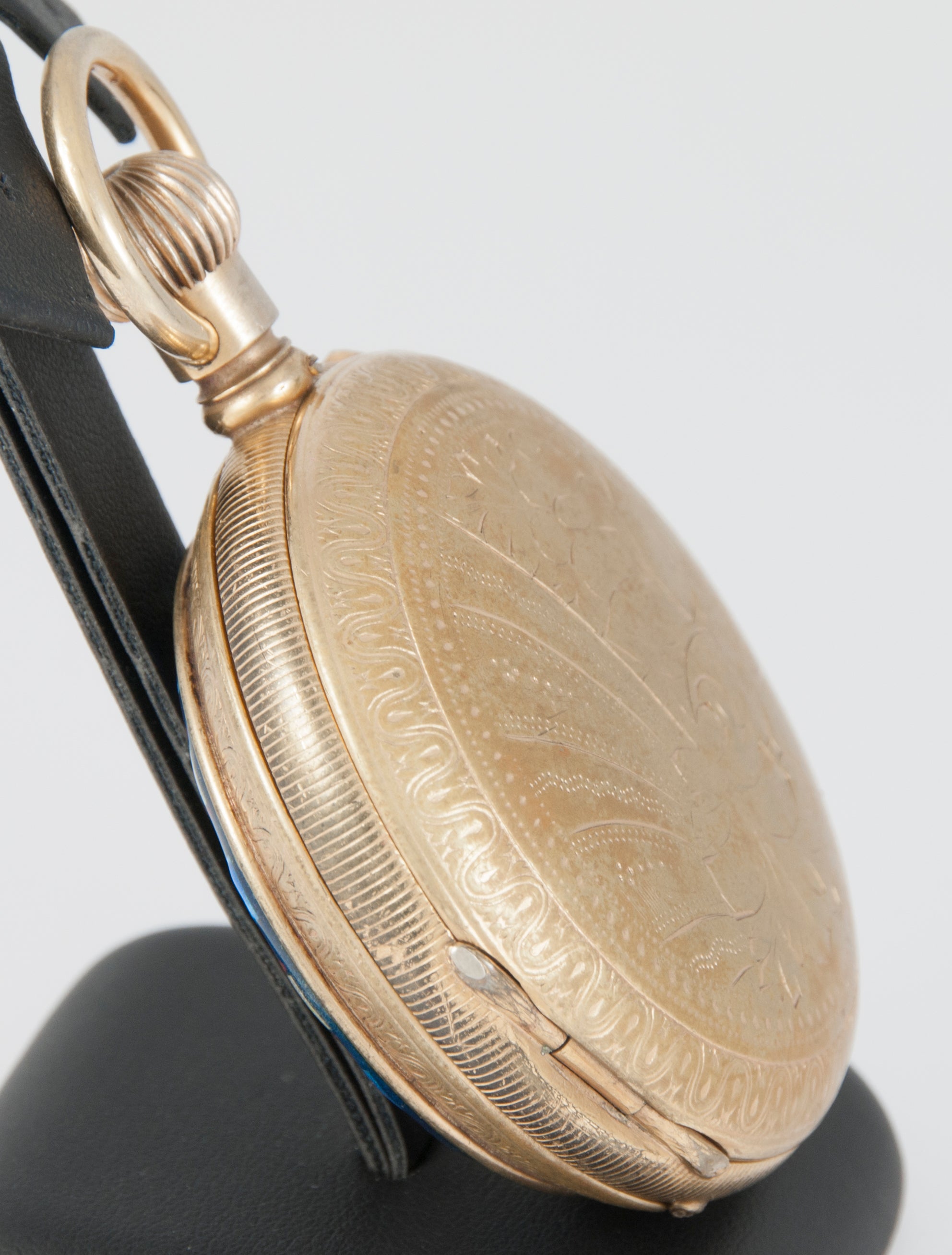 Unknown Pocket Watch Chimes Hour Quarter Minute Golden Metal and Enamel