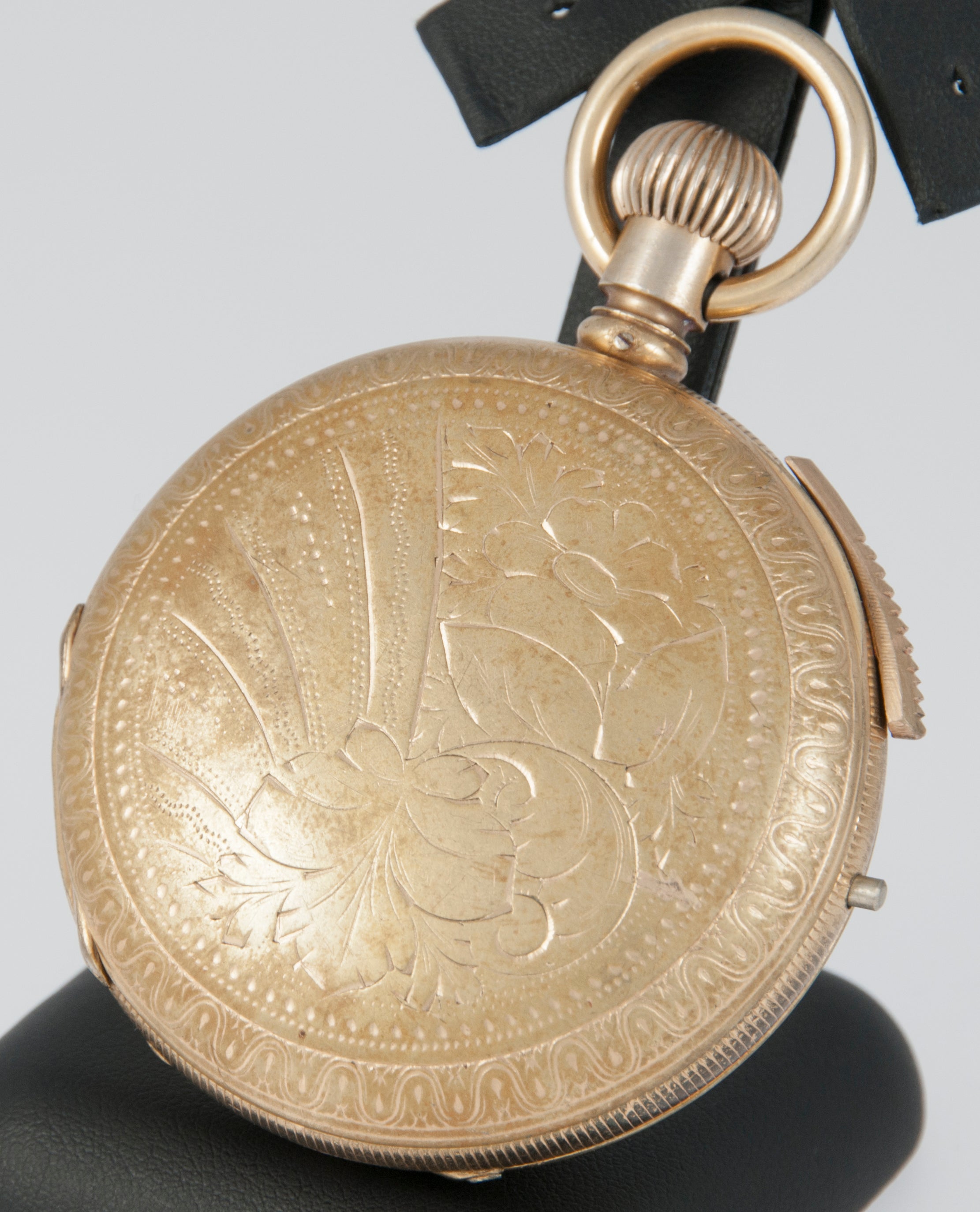 Unknown Pocket Watch Chimes Hour Quarter Minute Golden Metal and Enamel