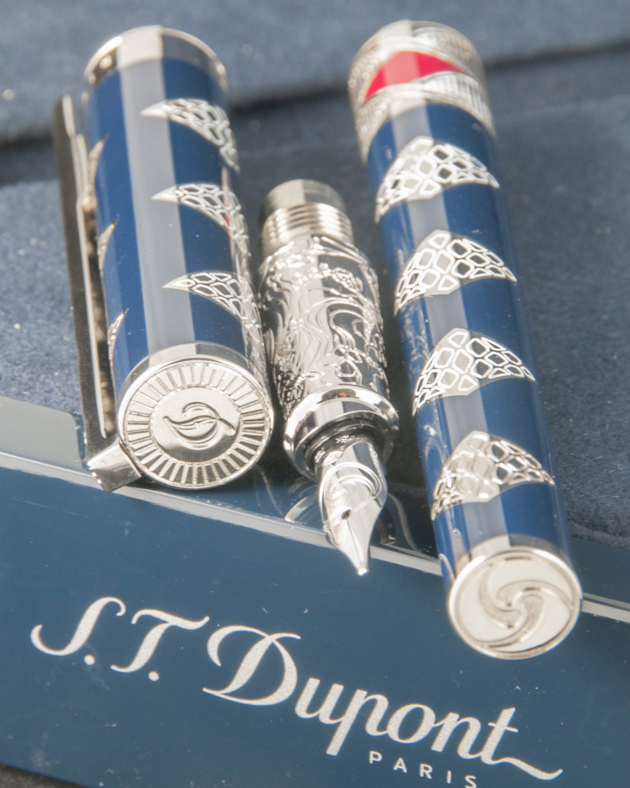 S.T. Dupont Samourai Large Neo-Classique Fountain Pen Limited Edition Nib 18k Gold