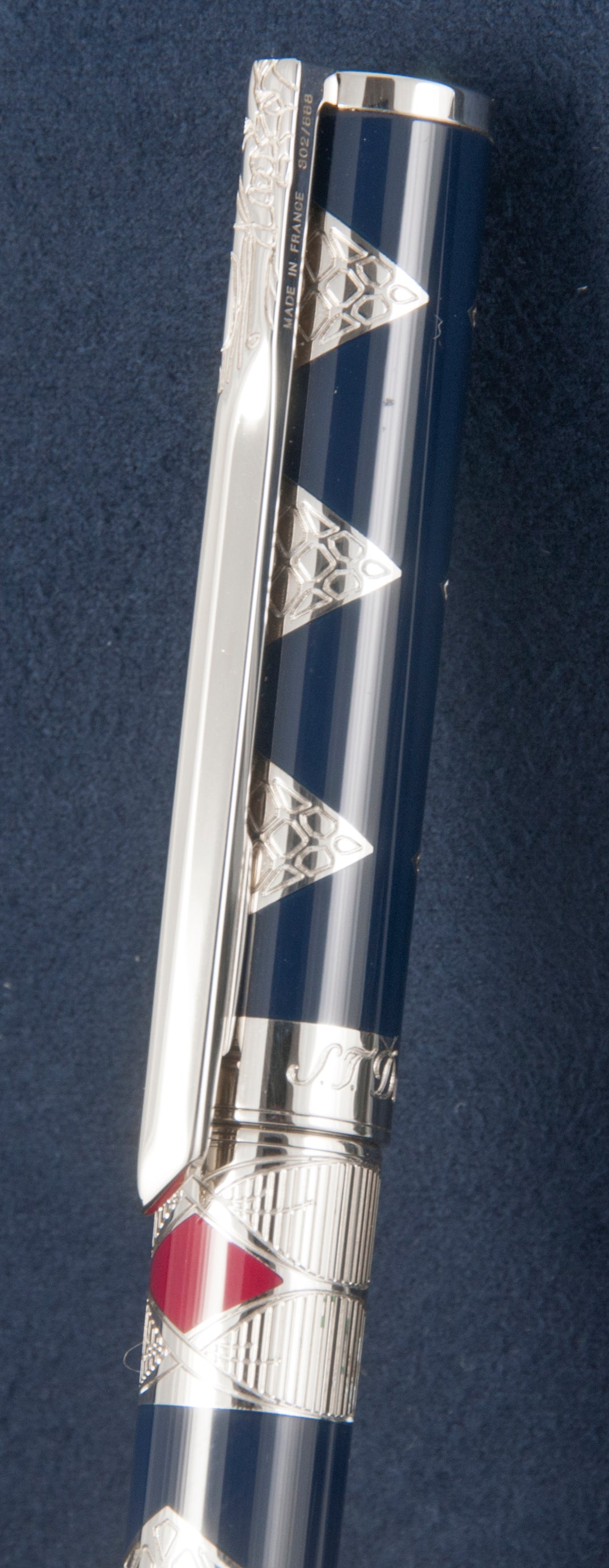 S.T. Dupont Samourai Large Neo-Classique Fountain Pen Limited Edition Nib 18k Gold