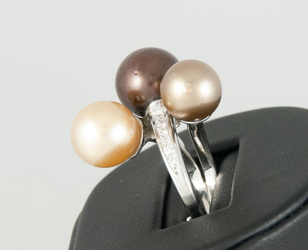 Anillo en oro blanco 18k con perlas de color y brillantes - Mayka Jewels