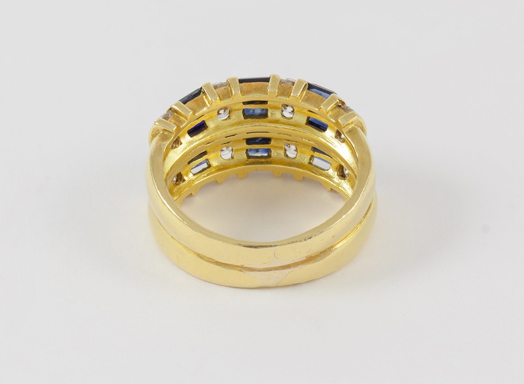 Anillo en oro amarillo 18k con brillantes y zafiros - Mayka Jewels