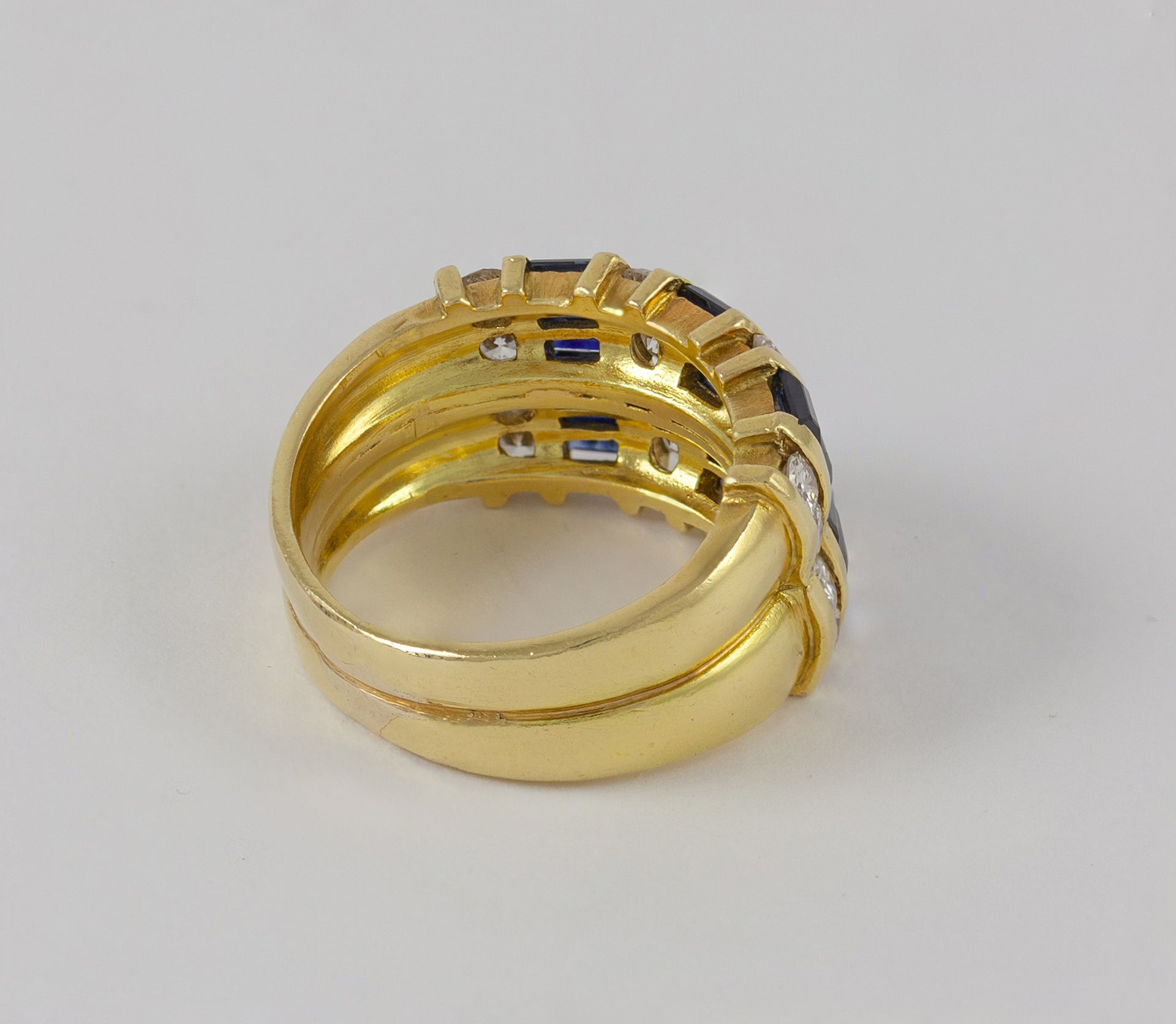 Anillo en oro amarillo 18k con brillantes y zafiros - Mayka Jewels