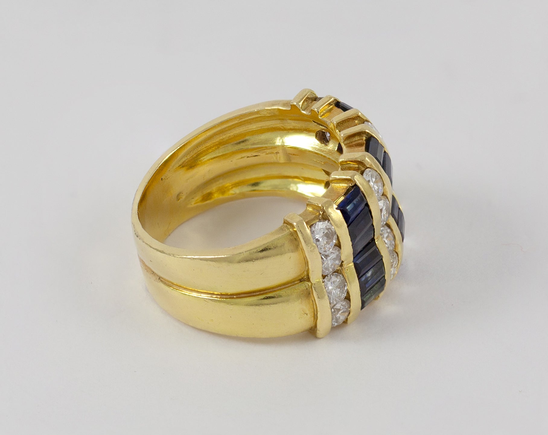 Anillo en oro amarillo 18k con brillantes y zafiros - Mayka Jewels