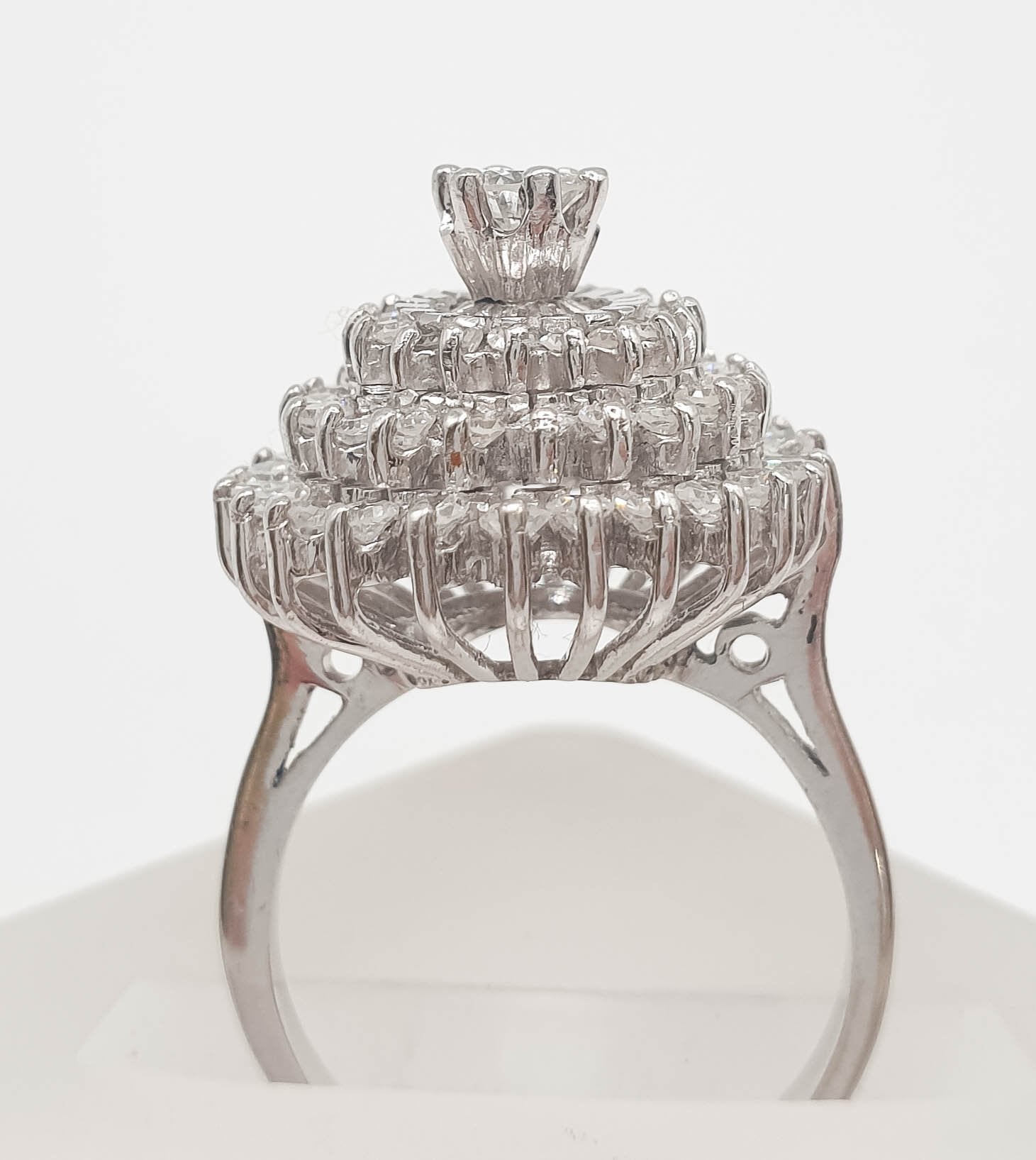 Anillo en oro blanco 18k con brillantes 1.15 quilates - Mayka Jewels
