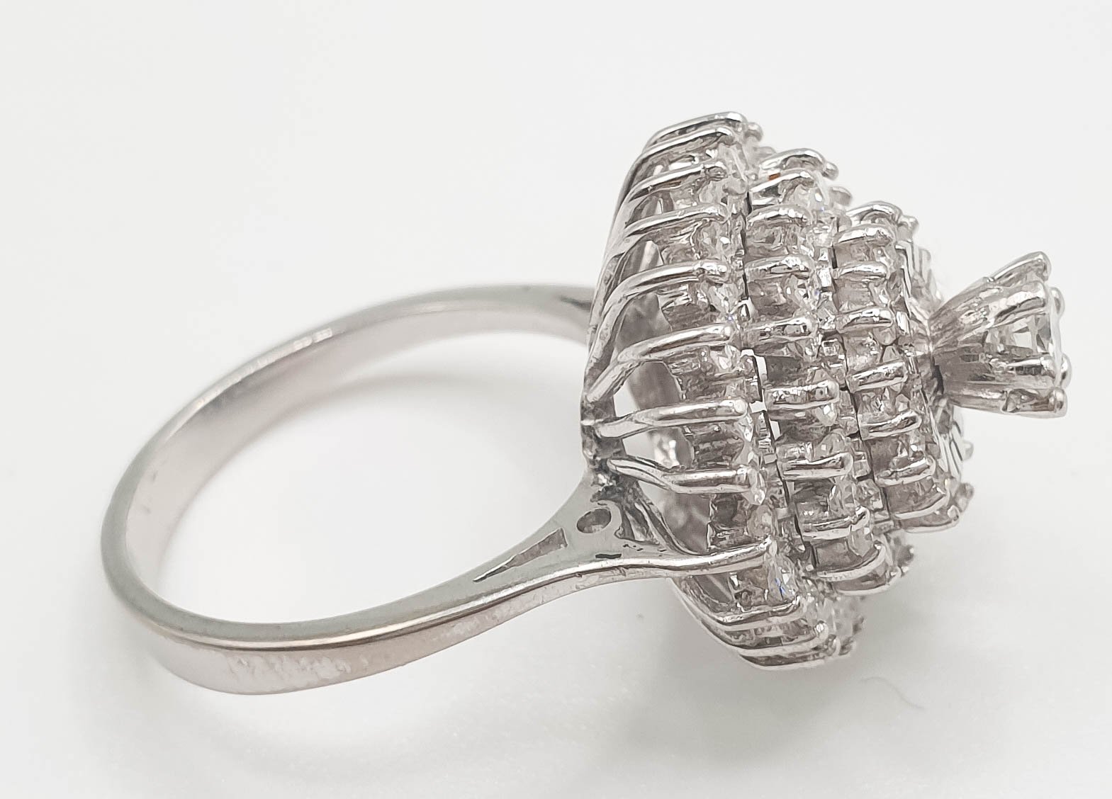 Anillo en oro blanco 18k con brillantes 1.15 quilates - Mayka Jewels