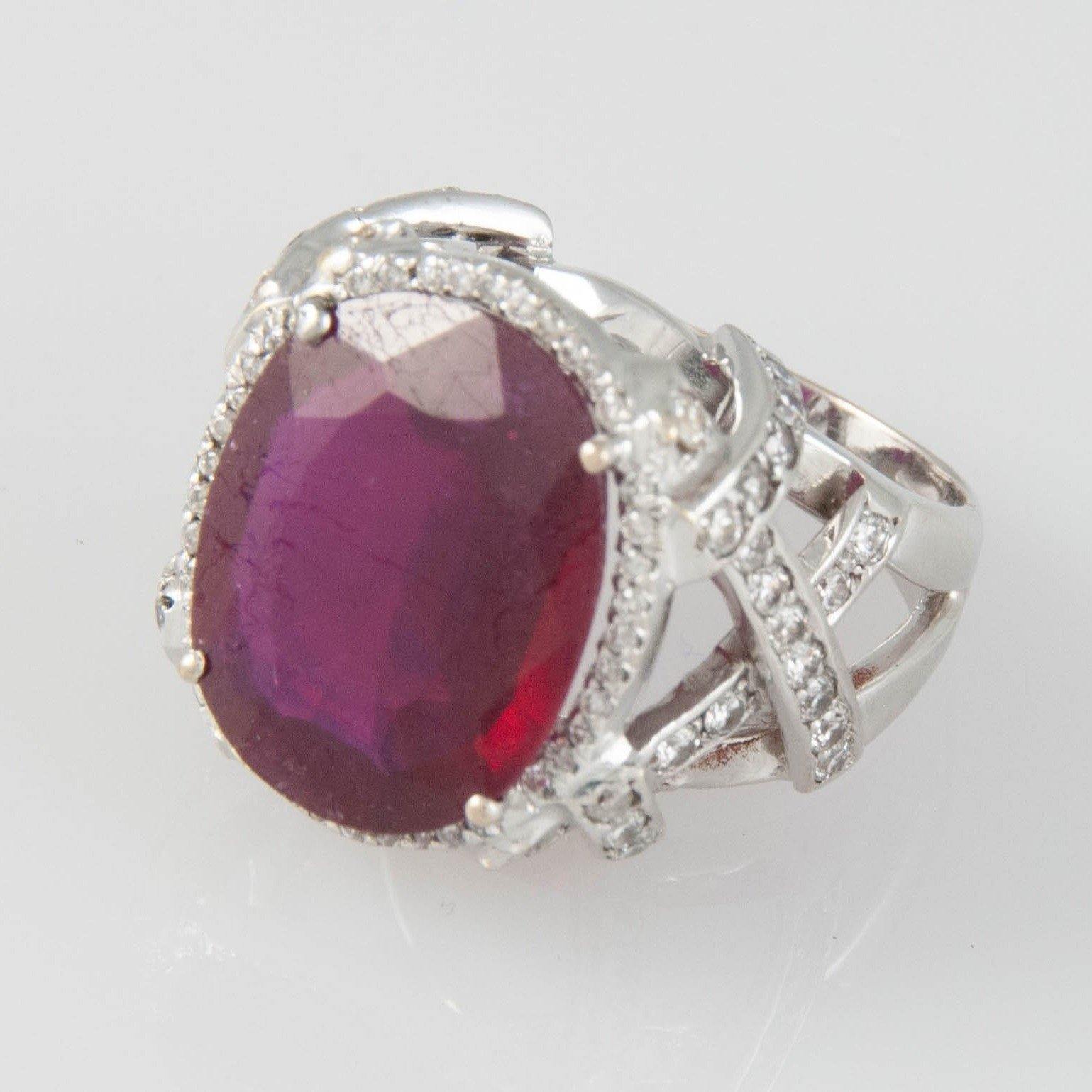 Anillo en oro blanco 18k con brillantes y rubí - Mayka Jewels