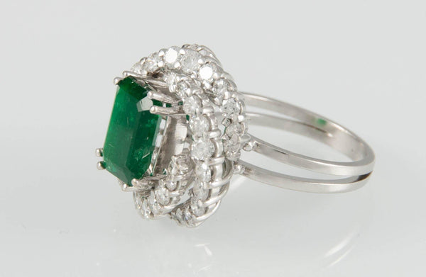 Anillo en oro blanco 18k con esmeralda y brillantes - Mayka Jewels