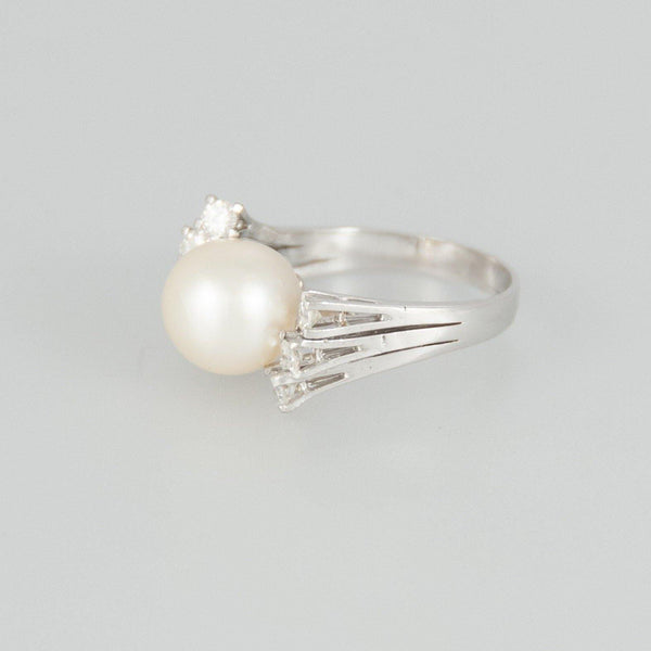 Anillo en oro blanco 18k con perla natural y brillantes - Mayka Jewels