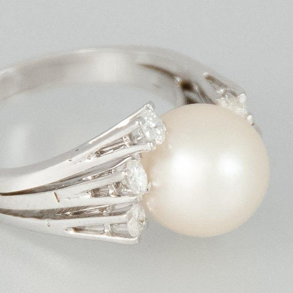 Anillo en oro blanco 18k con perla natural y brillantes - Mayka Jewels