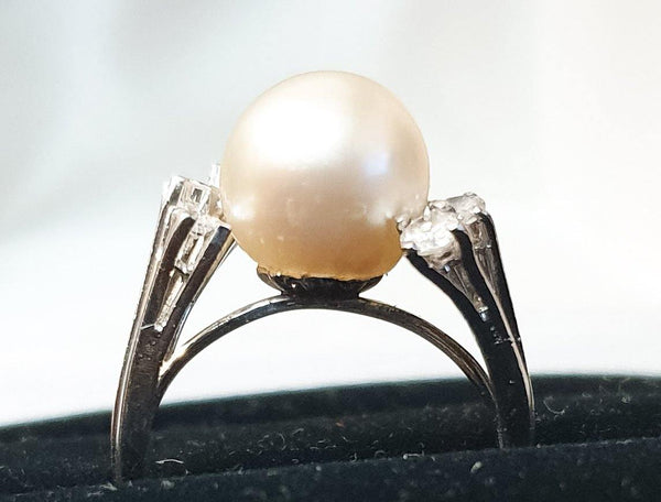 Anillo en oro blanco 18k con perla natural y brillantes - Mayka Jewels