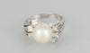 Anillo en oro blanco 18k con perla natural y brillantes - Mayka Jewels