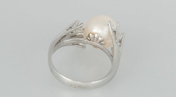 Anillo en oro blanco 18k con perla natural y brillantes - Mayka Jewels