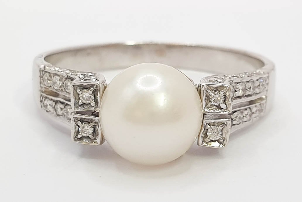 Anillo en oro blanco 18k con perla y brillantes - Mayka Jewels