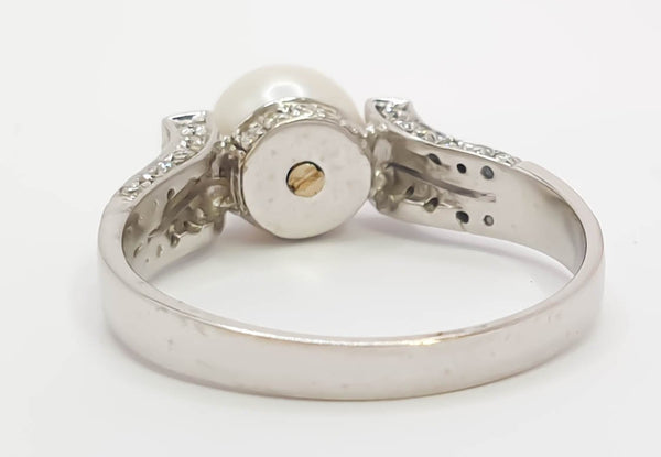 Anillo en oro blanco 18k con perla y brillantes - Mayka Jewels