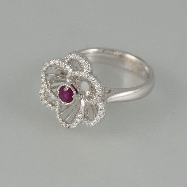 Anillo en oro blanco 18k con rubí y brillantes - Mayka Jewels