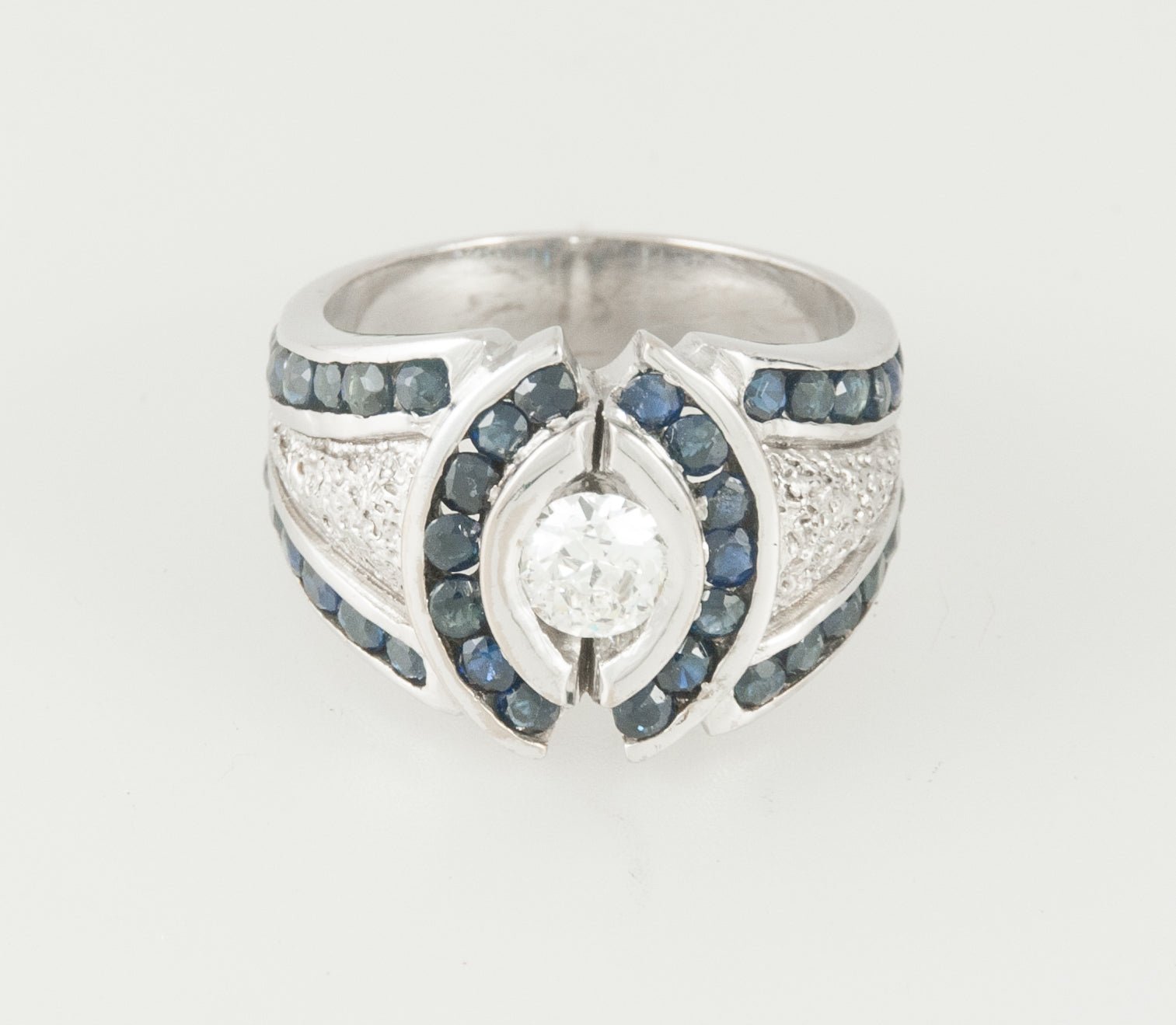 Anillo en oro blanco 18k con zafiros y brillante 1.68 ct - Mayka Jewels